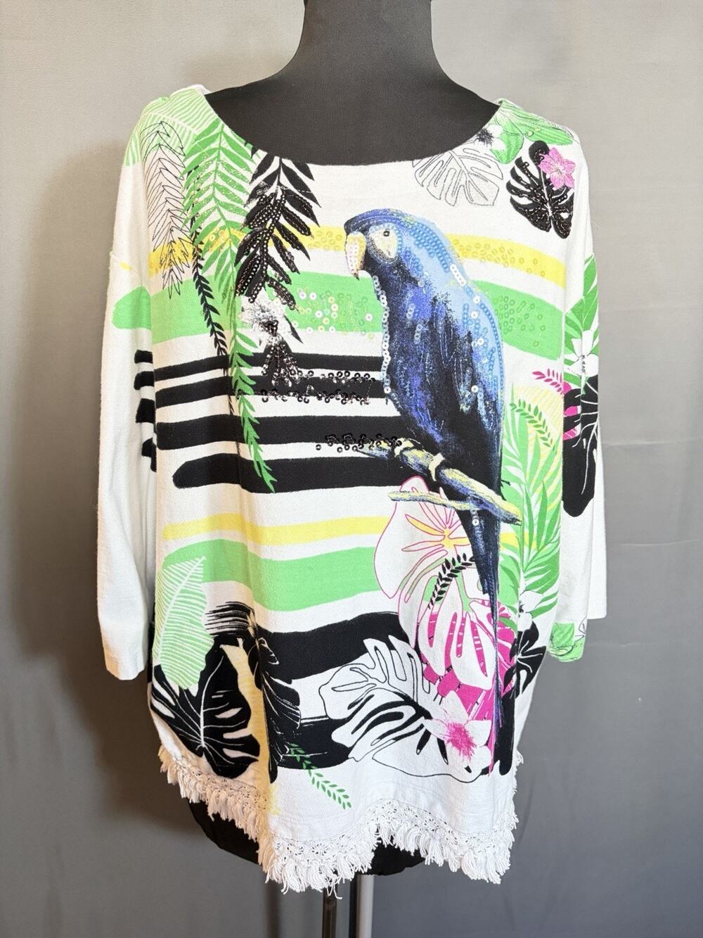 Onque Womens Top 1X Sequin Parrot Macaw Tropical Boho Fringe 3/4 Sleeve Plus